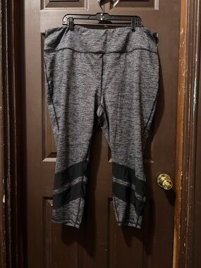 Torrid Grey Heather Women’s Active Capri Leggings With Mesh Panels